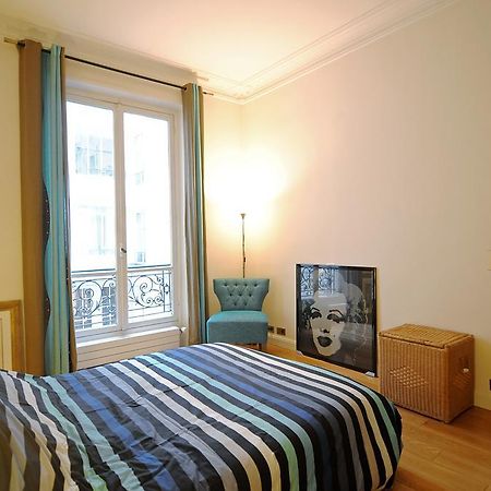 Champs Elysees Homestay - Air Conditioning Paris Rom bilde