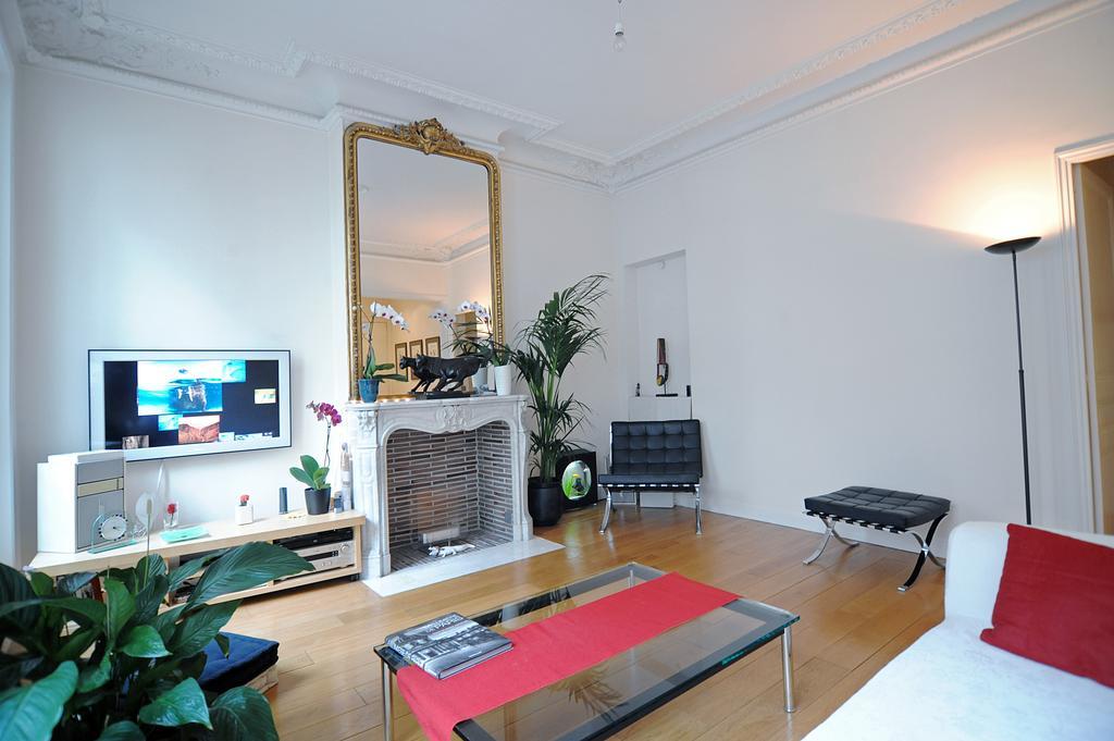 Champs Elysees Homestay - Air Conditioning Paris Rom bilde